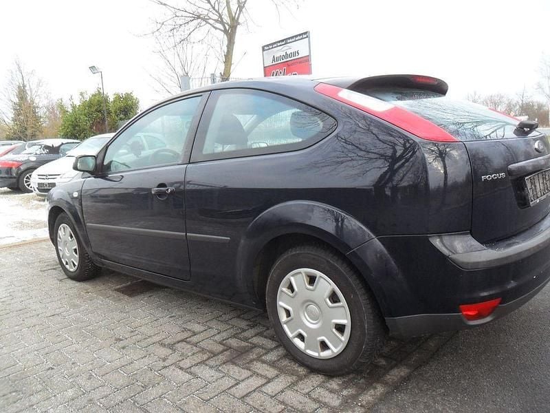 Blau Gebraucht 2007 Ford Focus Fun X Limousine | 1.599 € (Fairer Preis) - Bild 1/4