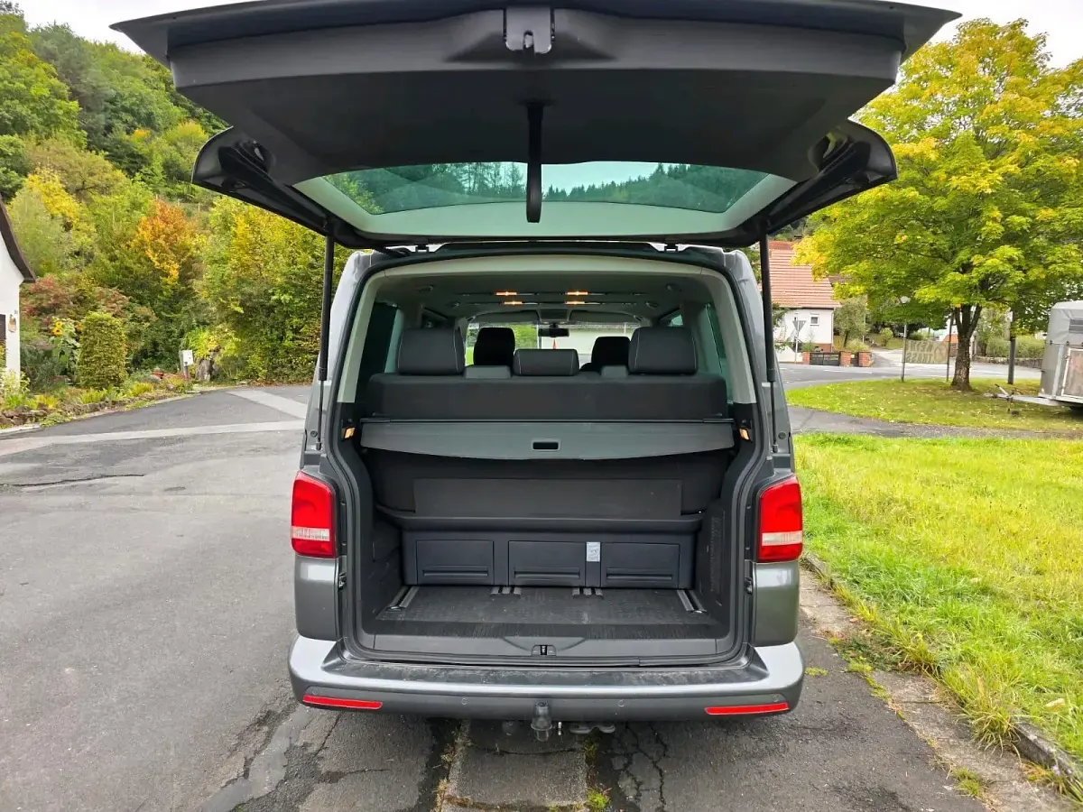 Gebraucht VW Multivan 179 PS (131 kW) 2012 Grau Van / Kleinbus