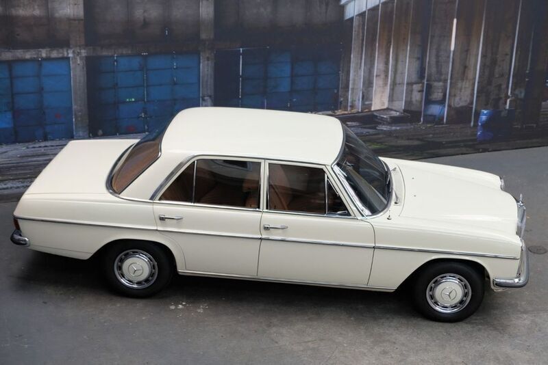 Gebraucht Mercedes 200/8 94 PS (69 kW) 1972 Weiß Limousine
