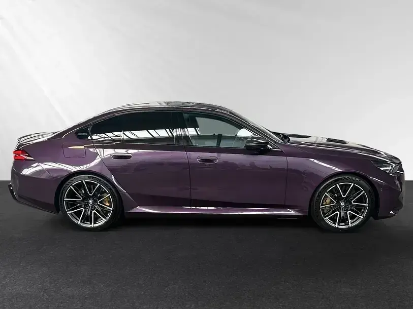 Begagnad BMW M5 Performance 727 HK (534 kW) 2024 Lila Sedan