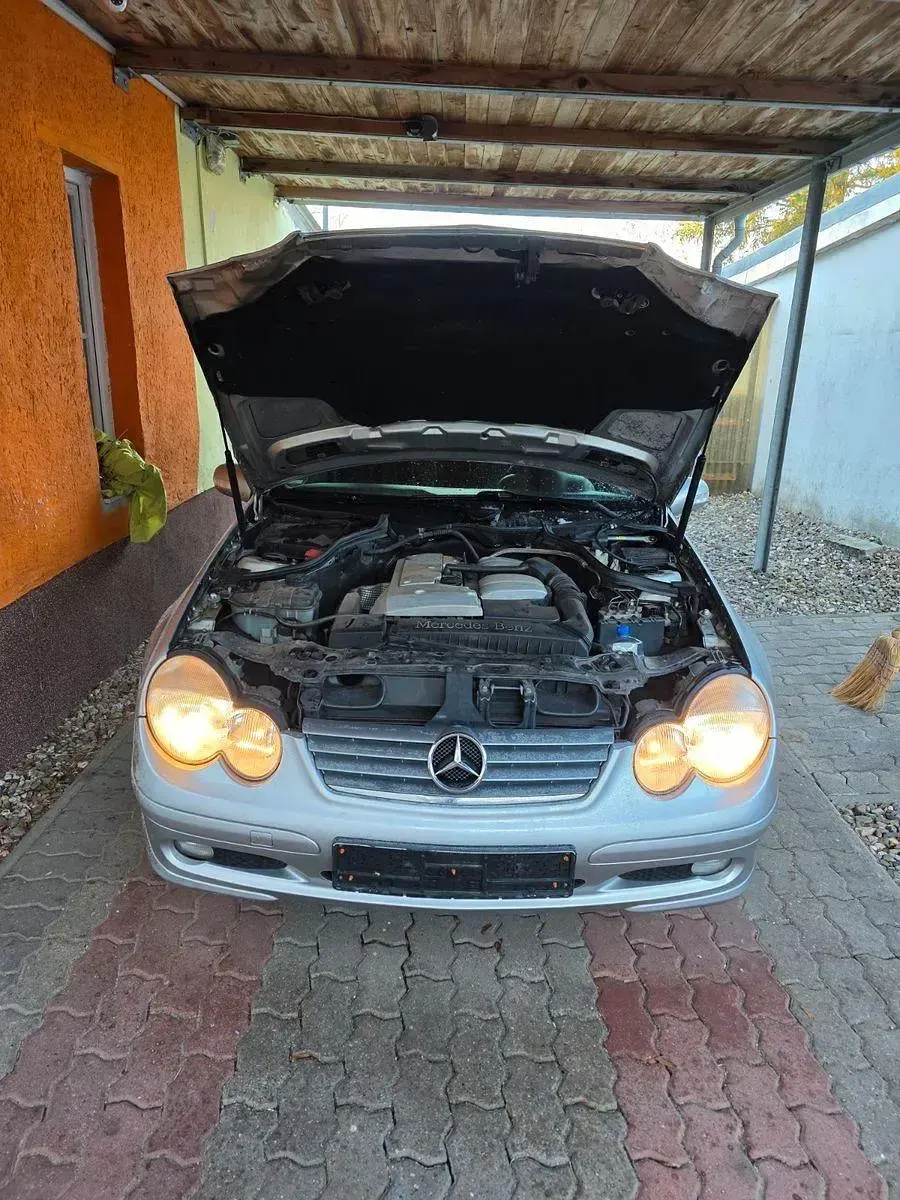 Gebraucht Mercedes C180 129 PS (94 kW) 2001 Silber Coupé