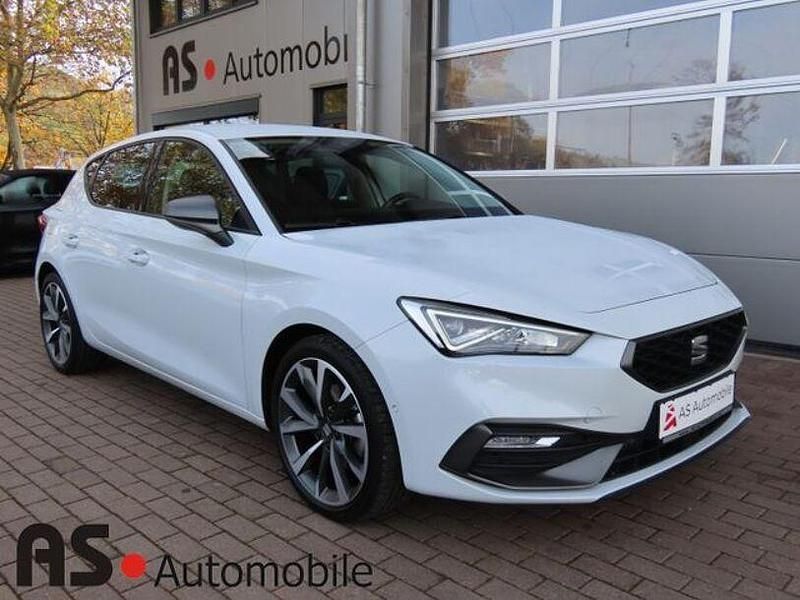 Nevada white Gebraucht 2021 Seat Leon FR Limousine | 23.590 € (Fairer Preis) - Bild 1/4