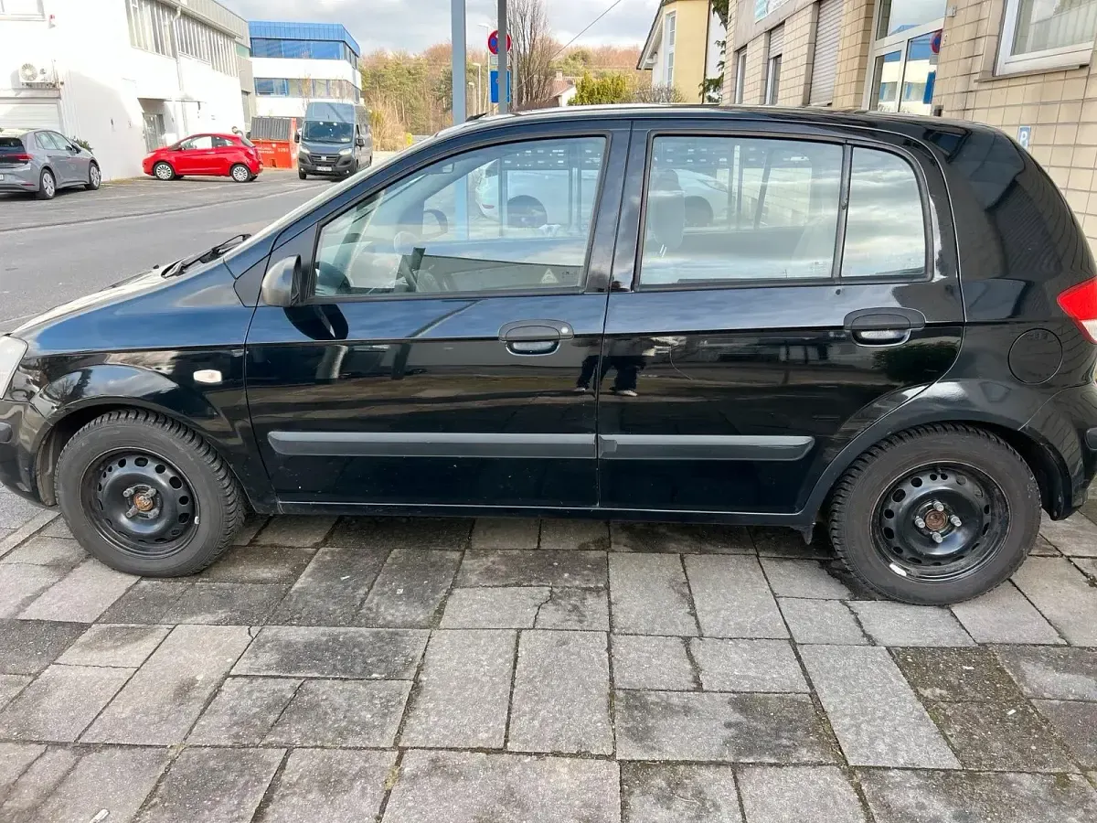 Second-hand Hyundai Getz 95 CP (69 kW) 2005 Negru Hatchback