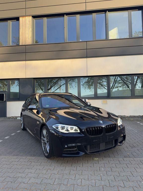 Używany BMW M550 Performance 381 KM (280 kW) 2014 Czarny Sedan/Limuzyna