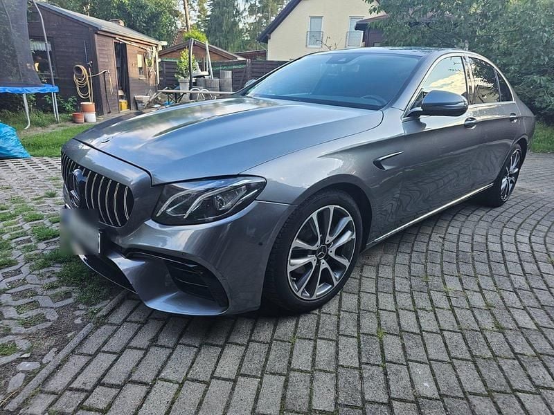 Grau Gebraucht 2018 Mercedes E200 Limousine | 26.999 € (Teuer) - Bild 1/4