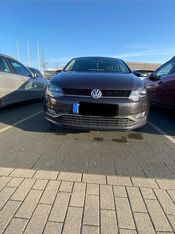 Andere farben Gebraucht 2016 VW Polo Allstar Limousine | 10.500 € (Fairer Preis) - Bild 1/4