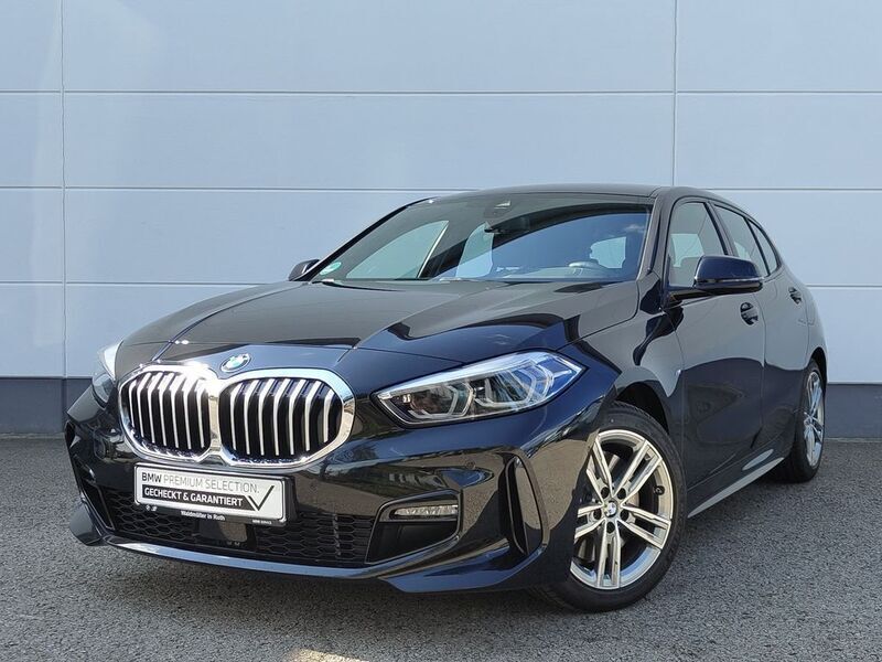 Saphirschwarz metallic Gebraucht 2023 BMW 120 Shadowline Kleinwagen | 37.506 € (Teuer) - Bild 1/4