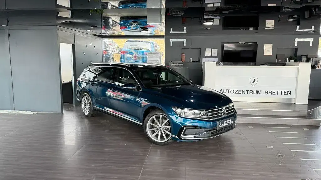Gebraucht VW Passat GTE 218 PS (160 kW) 2021 Aquamarinblau Kombi