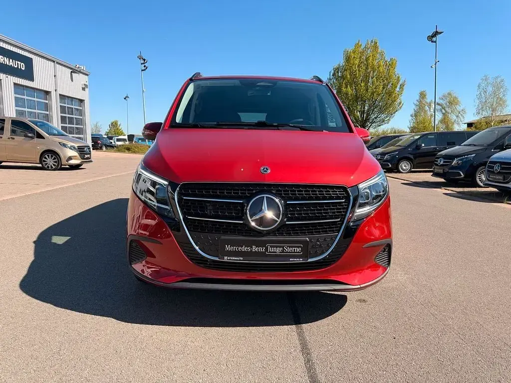 Gebraucht Mercedes V250 Style 190 PS (139 kW) 2025 Hyazinthrot metallic Van / Kleinbus