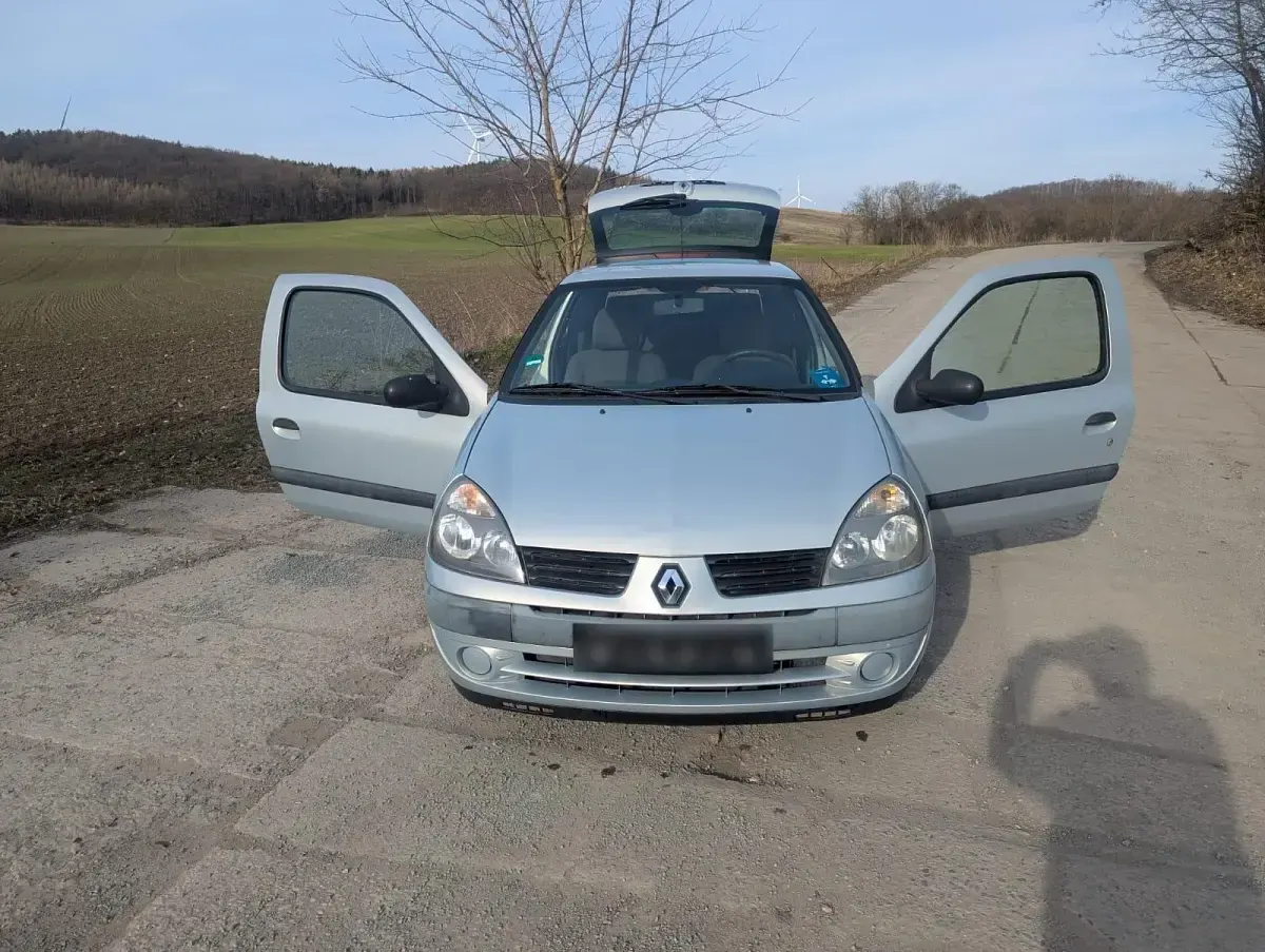 Gebraucht Renault Clio 75 PS (55 kW) 2004 Silber Kleinwagen