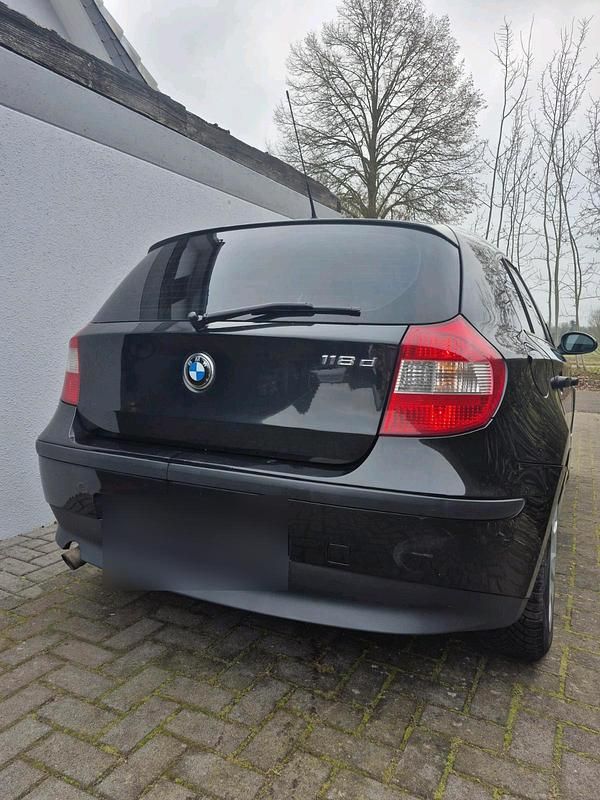 Gebraucht BMW 118 122 PS (89 kW) 2007 Schwarz Kleinwagen