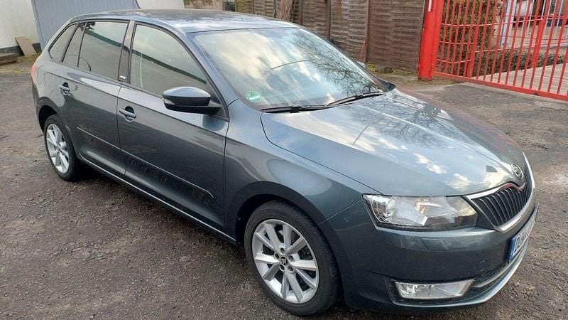 Gebraucht Skoda Rapid Joy 125 PS (91 kW) 2016 Grau Kleinwagen