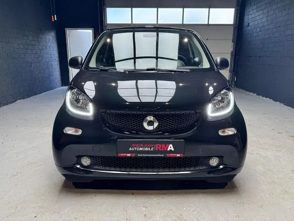 Gebraucht Smart ForTwo Cabrio Passion 90 PS (66 kW) 2018 Tridion sicherheitszelle in bl Cabrio