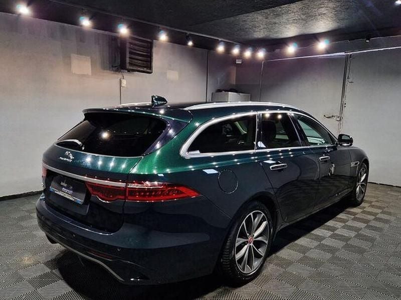 Gebraucht Jaguar XF 250 PS (183 kW) 2022 British racing green in gloss finish (metallic) Kombi