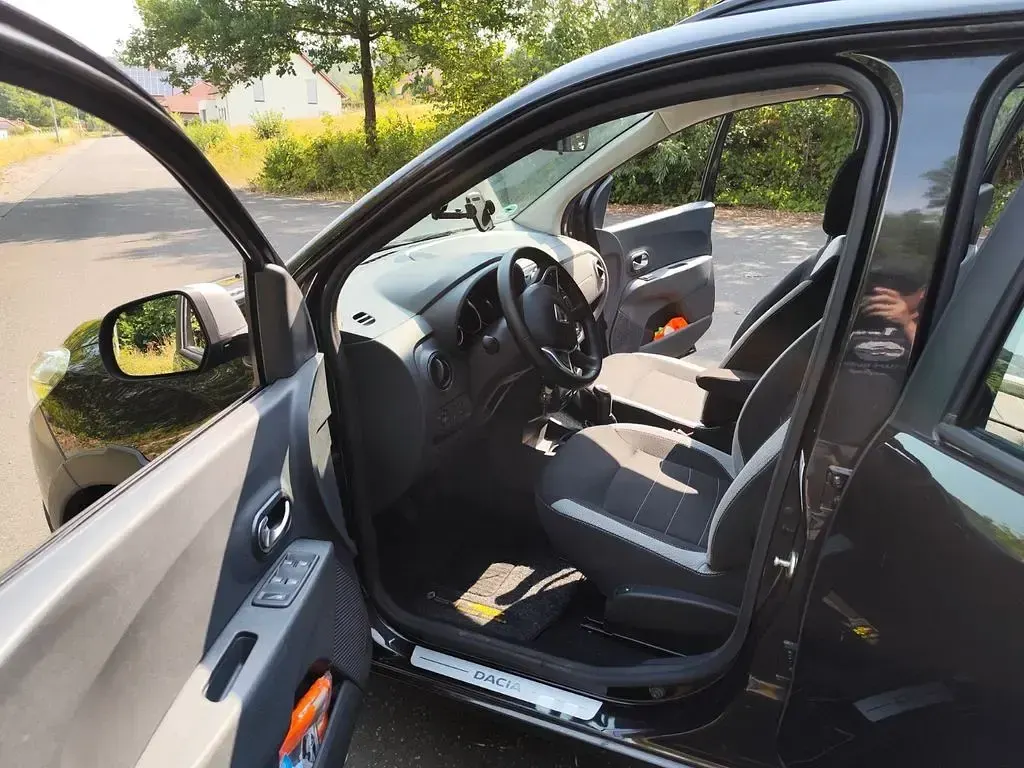 Gebraucht Dacia Lodgy Stepway 116 PS (85 kW) 2018 Schwarz Van / Kleinbus