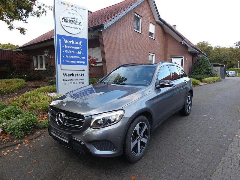 Silber/grau (metallic) Gebraucht 2018 Mercedes GLC220 AMG SUV | 28.750 € (Fairer Preis) - Bild 1/4
