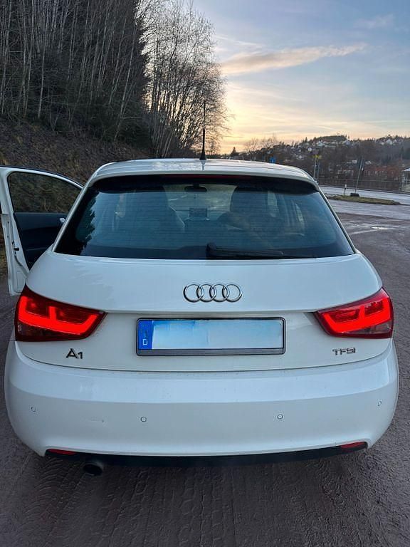 Gebraucht Audi A1 Sportback Ambition 86 PS (63 kW) 2012 Weiß Kleinwagen