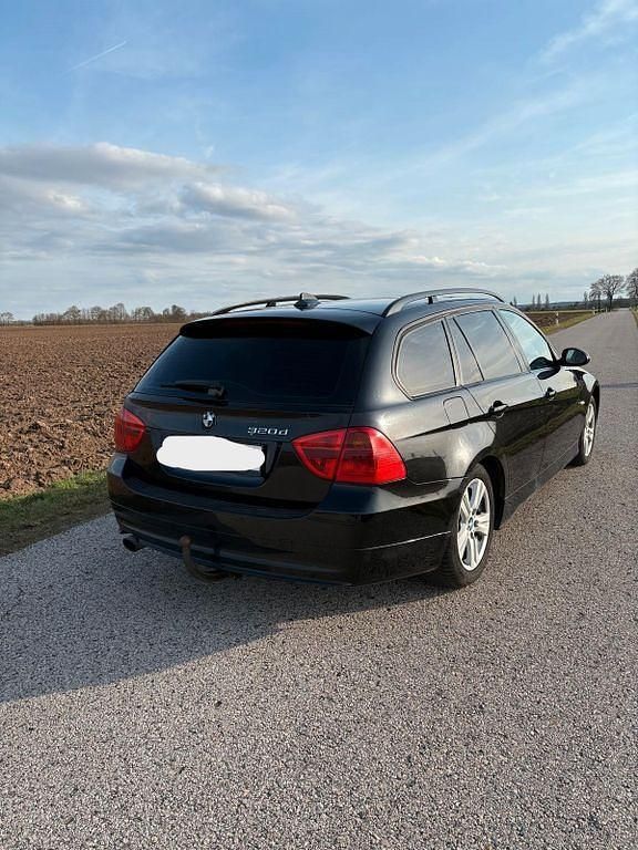 Gebraucht BMW 320 177 PS (130 kW) 2008 Schwarz Kombi