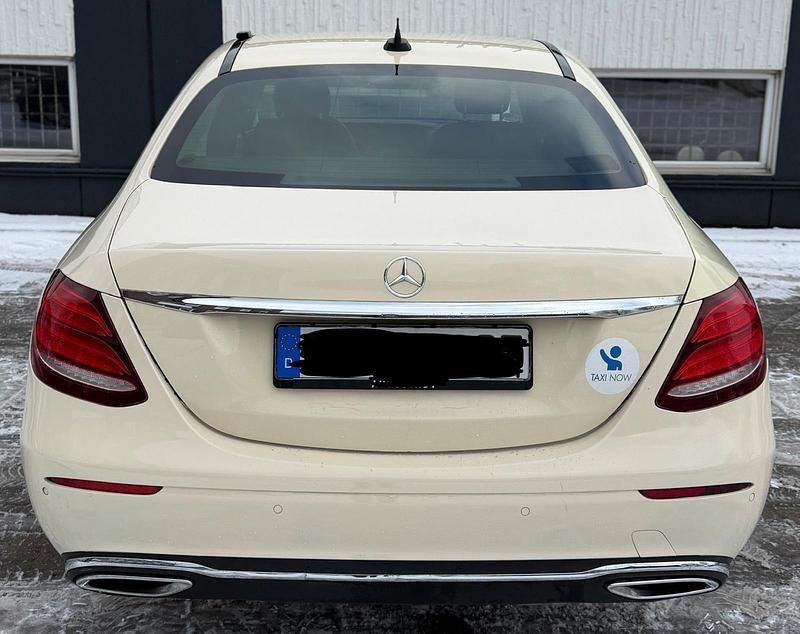 Gebraucht Mercedes E220 194 PS (142 kW) 2017 Beige Limousine