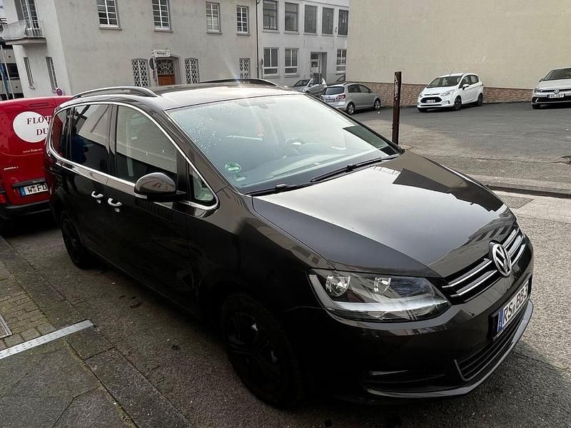 Gebraucht VW Sharan Trendline 140 PS (102 kW) 2014 Braun Van / Kleinbus