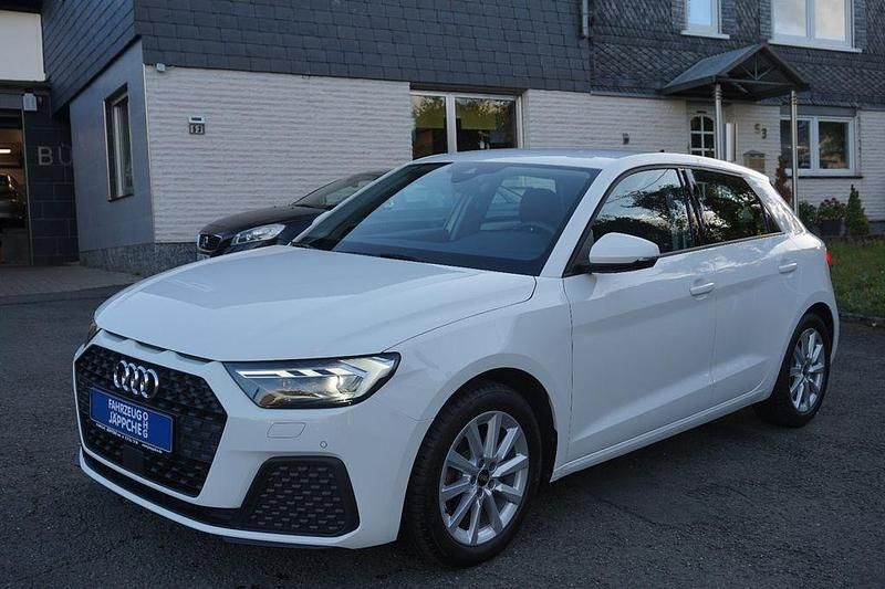 Cortinaweiss Gebraucht 2022 Audi A1 Sportback Sport Kleinwagen | 22.500 € (Fairer Preis) - Bild 1/4
