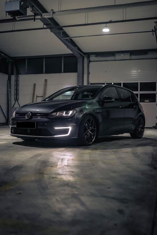 Grau Gebraucht 2016 VW Golf VII GTE Limousine | 16.000 € (Fairer Preis) - Bild 1/4