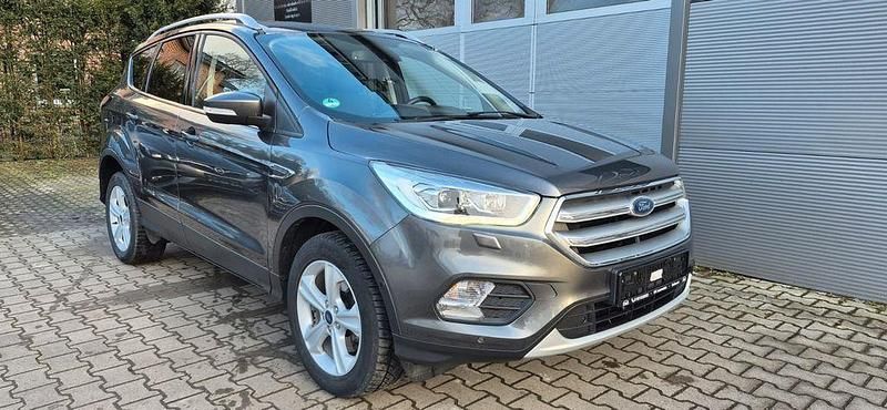 Gebraucht Ford Kuga Ambiente 179 PS (131 kW) 2019 Grau SUV
