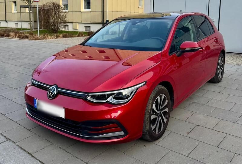 Rot Gebraucht 2023 VW Golf VIII Active Limousine | 29.700 € (Etwas zu teuer) - Bild 1/4