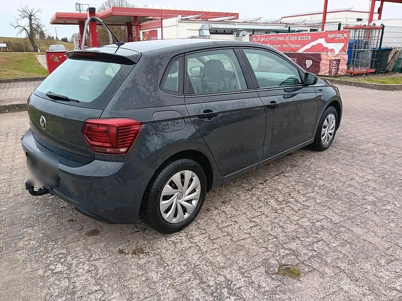 Gebraucht VW Polo 65 PS (47 kW) 2018 Grau Kleinwagen