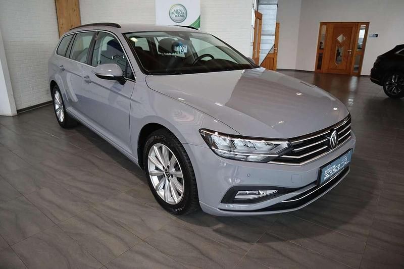 Gebraucht VW Passat 122 PS (89 kW) 2023 Grau Kombi