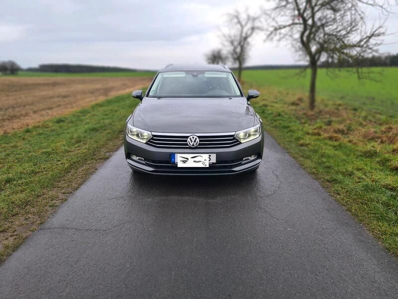 Grau Gebraucht 2017 VW Passat Kombi | 14.200 € (Superpreis) - Bild 1/4