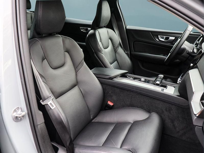 Gebraucht Volvo V60 CC 197 PS (144 kW) 2023 Grau Kombi