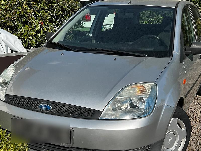 Silber Gebraucht 2004 Ford Fiesta Kleinwagen | 3.500 € - Bild 1/3