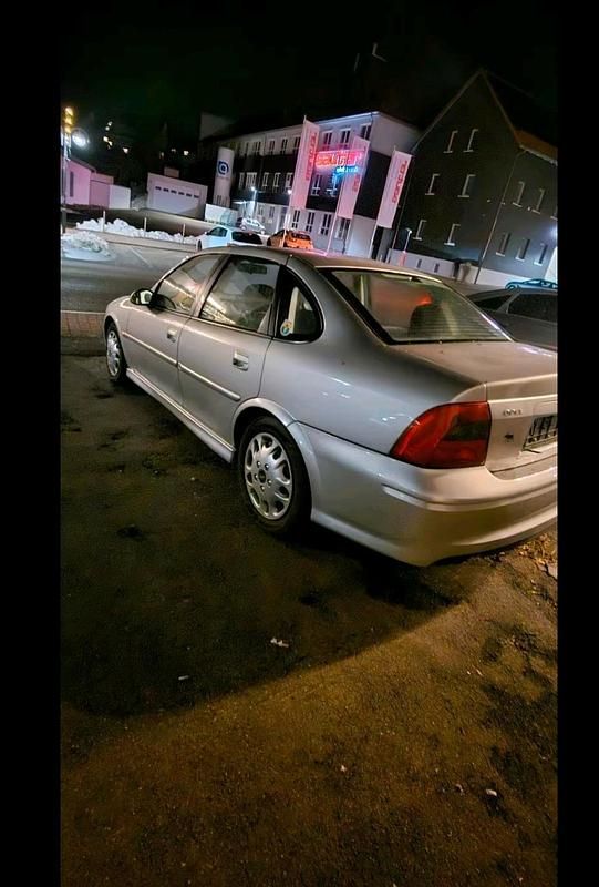 Gebraucht Opel Vectra 136 PS (100 kW) 1999 Silber Limousine