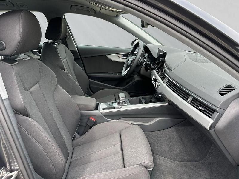 Gebraucht Audi A4 S-Line 204 PS (150 kW) 2024 Daytonagrau perleffekt Kombi