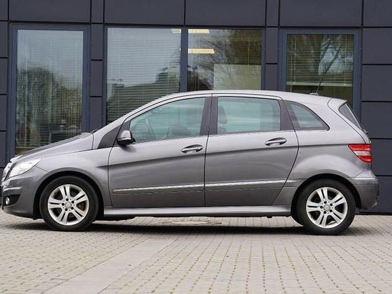 Gebraucht Mercedes B200 140 PS (102 kW) 2011 Grau Van / Kleinbus