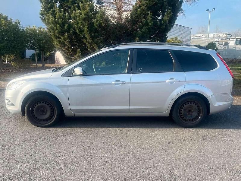 Gebraucht Ford Focus Style 116 PS (85 kW) 2010 Silber Kombi