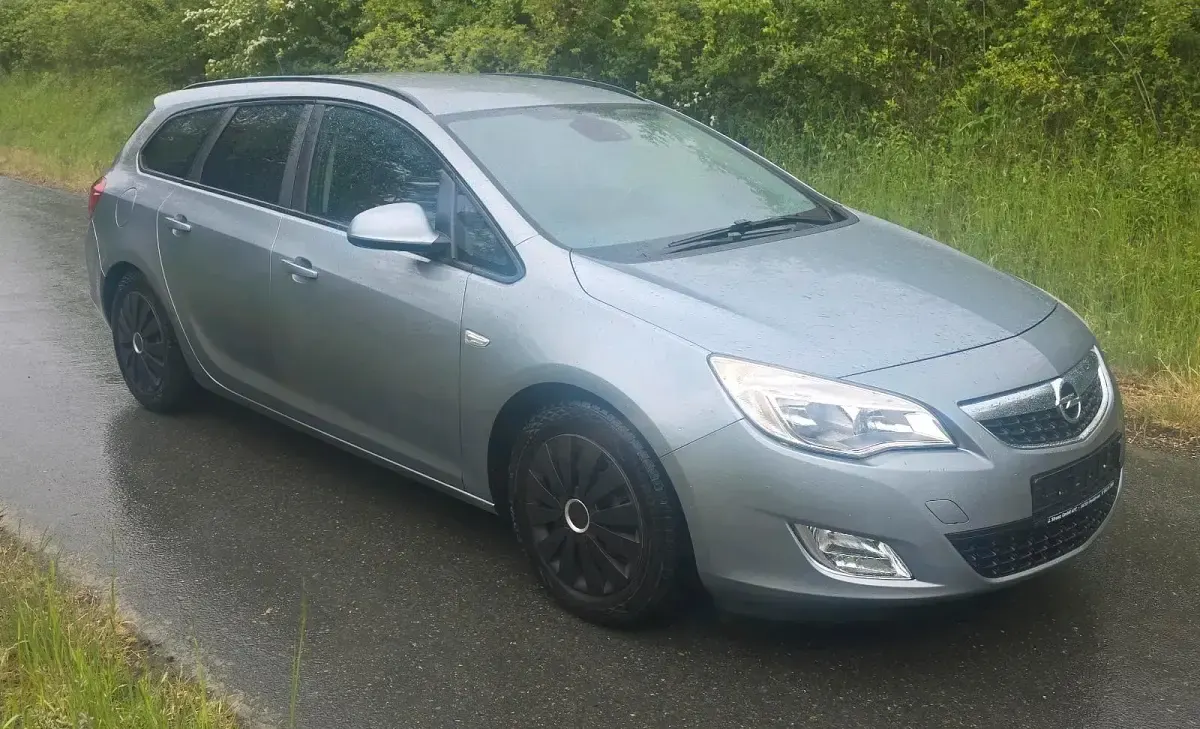 Gebraucht Opel Astra 116 PS (85 kW) 2011 Grau Kombi