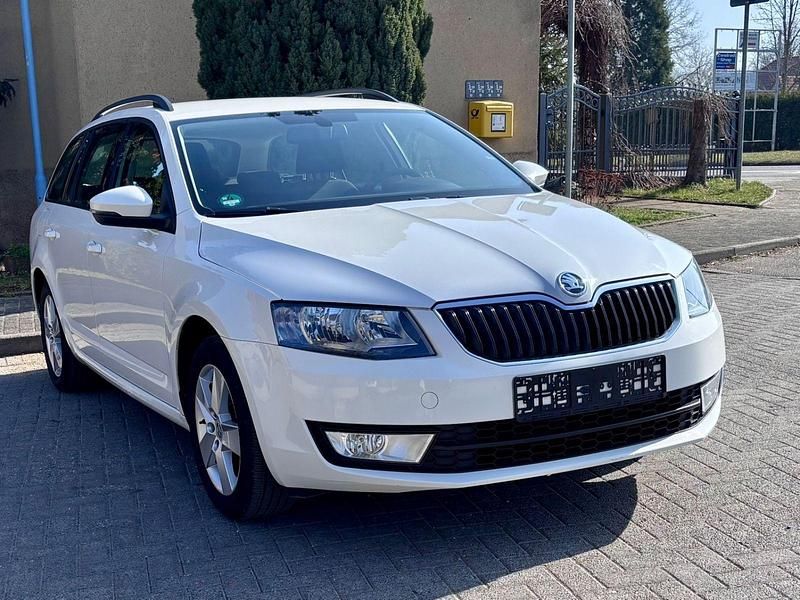Gebraucht Skoda Octavia Ambition 105 PS (77 kW) 2014 Weiß Kleinwagen