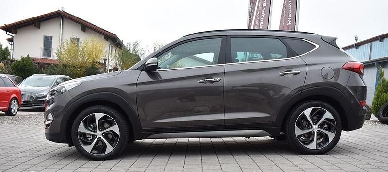 Grau Gebraucht 2016 Hyundai Tucson Premium SUV | 16.800 € (Fairer Preis) - Bild 1/4
