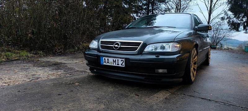 Schwarz Gebraucht 2000 Opel Omega Limousine | 2.500 € (Superpreis) - Bild 1/4