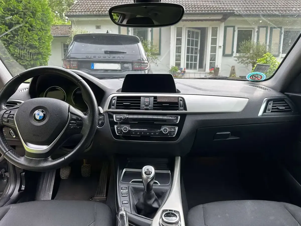 Gebraucht BMW 118 Advantage 150 PS (110 kW) 2018 Grau Kleinwagen