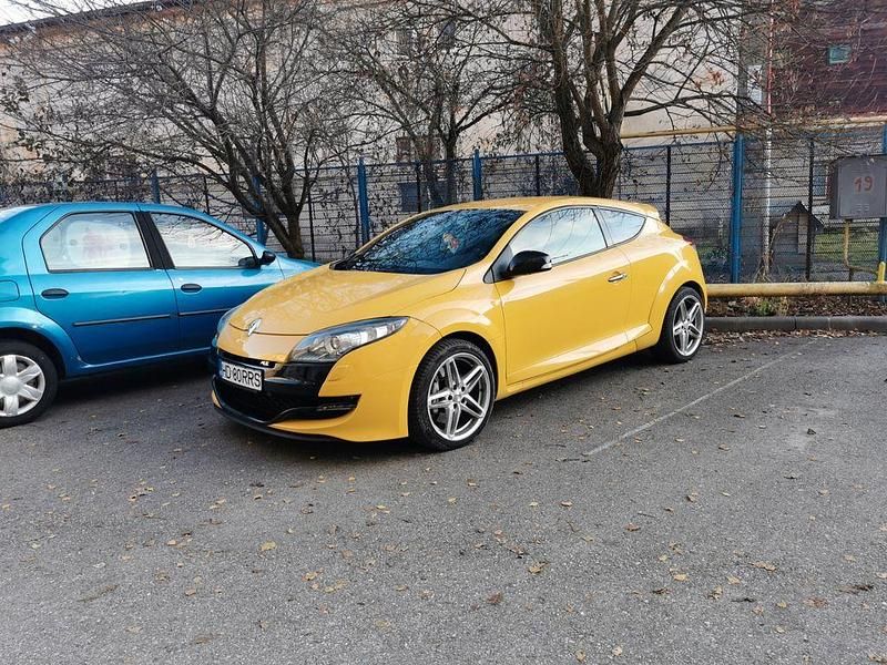 Gebraucht Renault Mégane III 250 PS (183 kW) 2010 Gelb Coupé