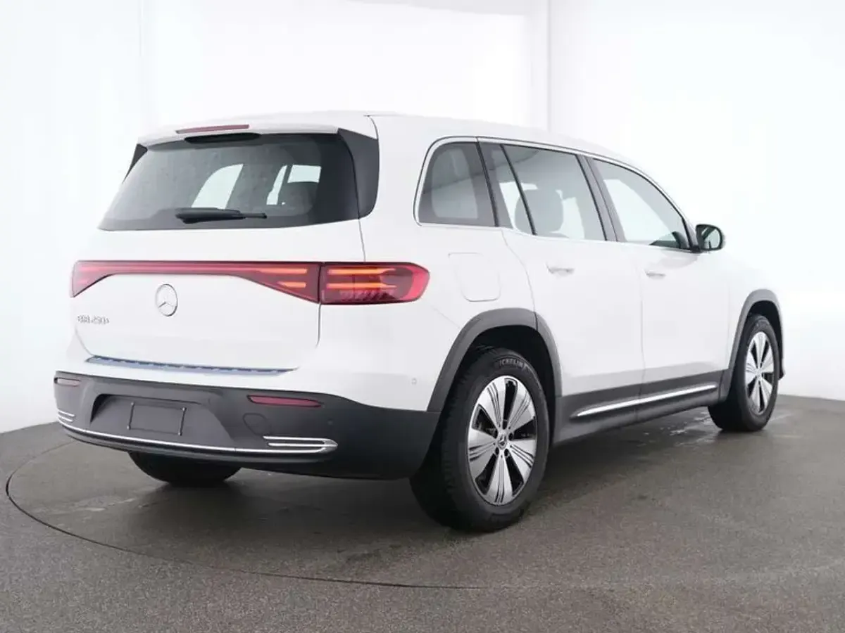 Gebraucht Mercedes EQB250 139 kW (190 PS) 2025 Unilack polarweiß SUV