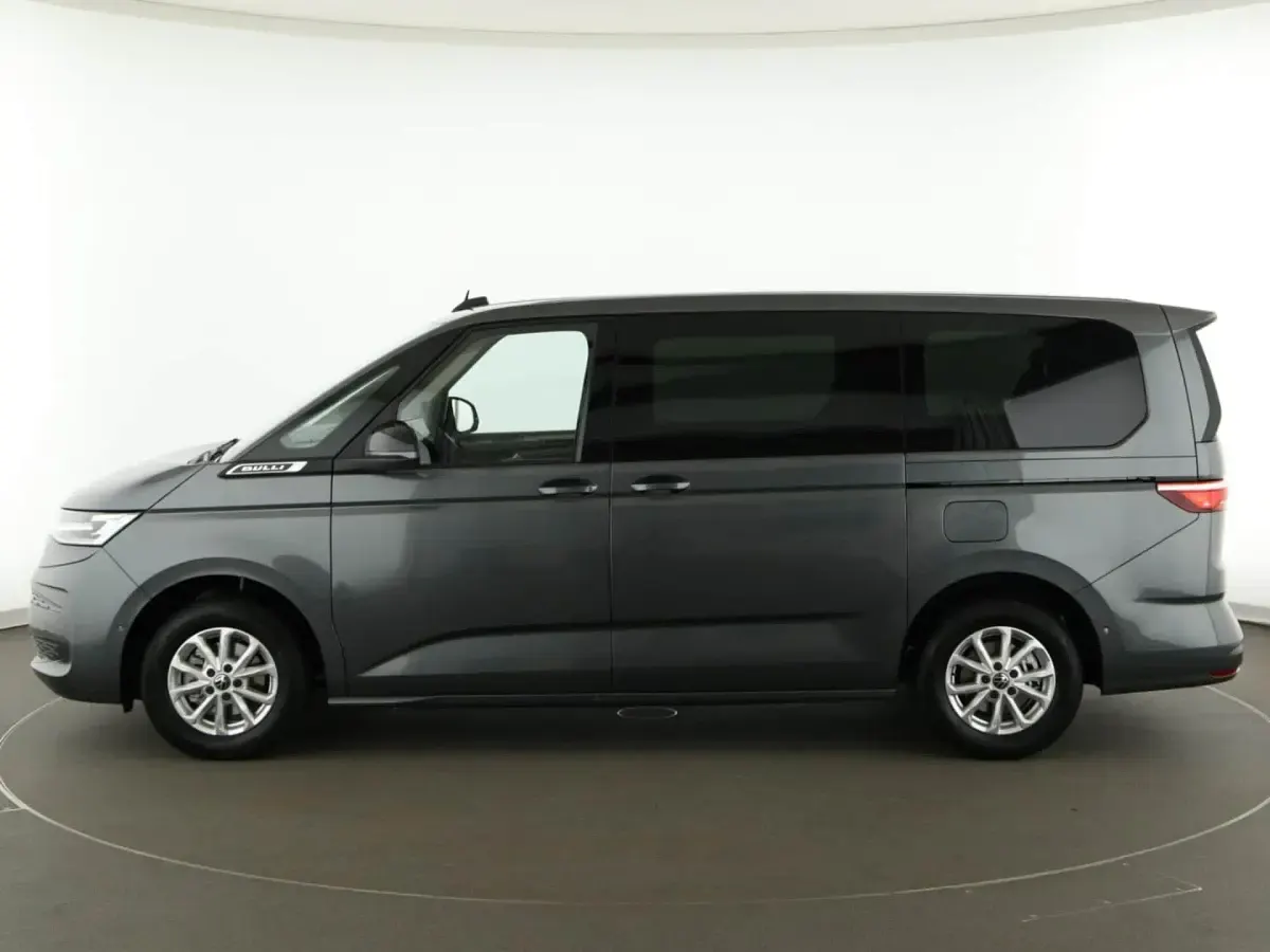 Gebraucht VW Multivan Life 150 PS (110 kW) 2024 Grau Van / Kleinbus