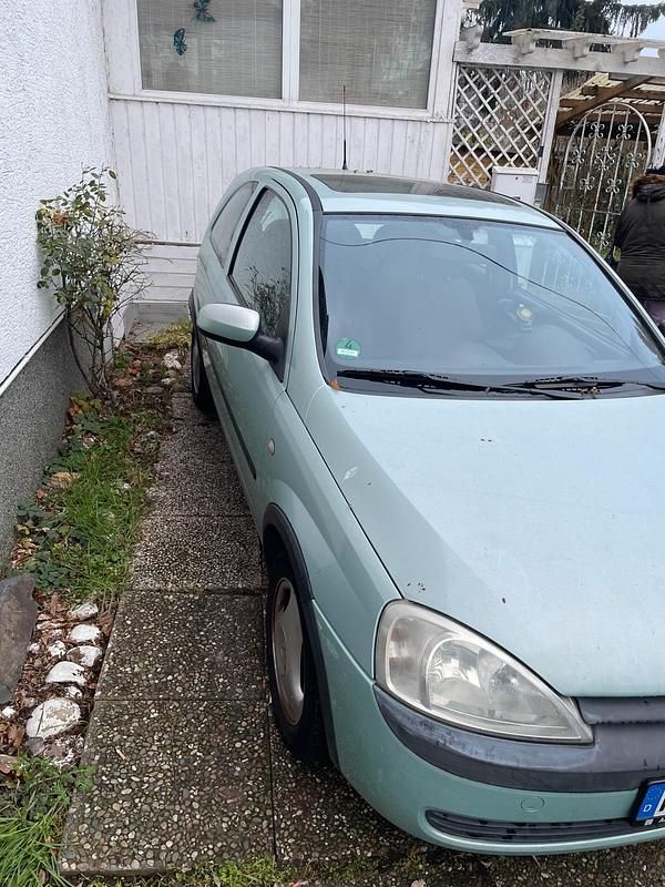Grün Gebraucht 2001 Opel Corsa Kleinwagen | 750 € (Guter Preis) - Bild 1/4