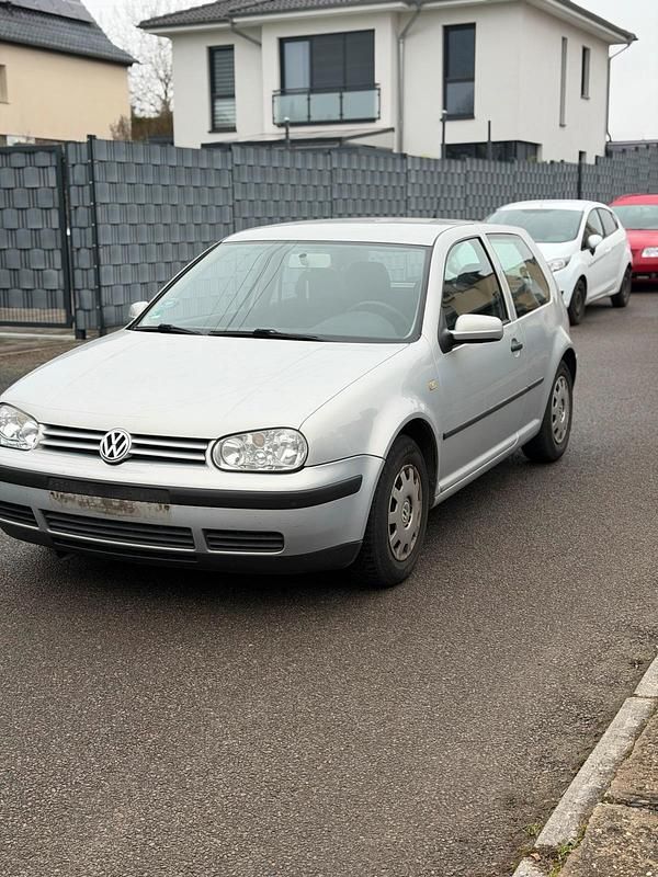 Silber Gebraucht 1999 VW Golf IV Kleinwagen | 750 € (Superpreis) - Bild 1/4