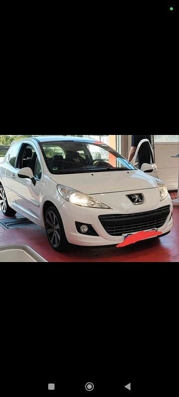 Gebraucht Peugeot 207 156 PS (114 kW) 2011 Weiß Coupé