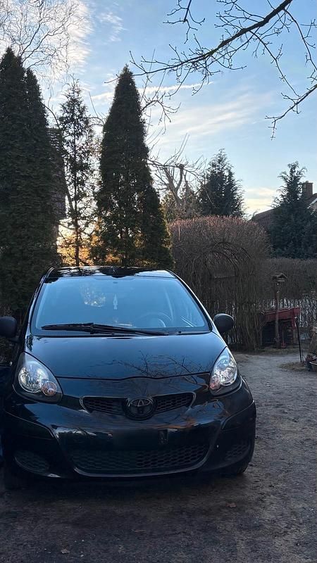 Gebraucht Toyota Aygo 68 PS (50 kW) 2009 Schwarz Kleinwagen