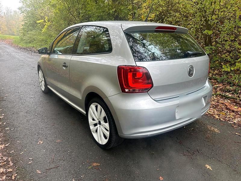Silber Gebraucht 2011 VW Polo Kleinwagen | 3.199 € (Guter Preis) - Bild 1/4